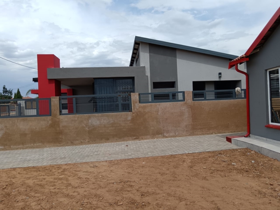 3 Bedroom Property for Sale in Mabopane North West